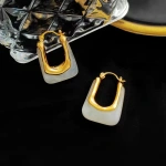 Σκουλαρίκια ορειχάλκινα U σχήμα λευκά-EA030 - Image 2