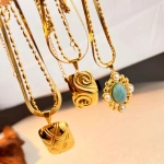 Κολιέ επιχρυσωμένο ατσάλι με τιρκουαζ πέτρα και περλίτσες-NE423 - Image 3